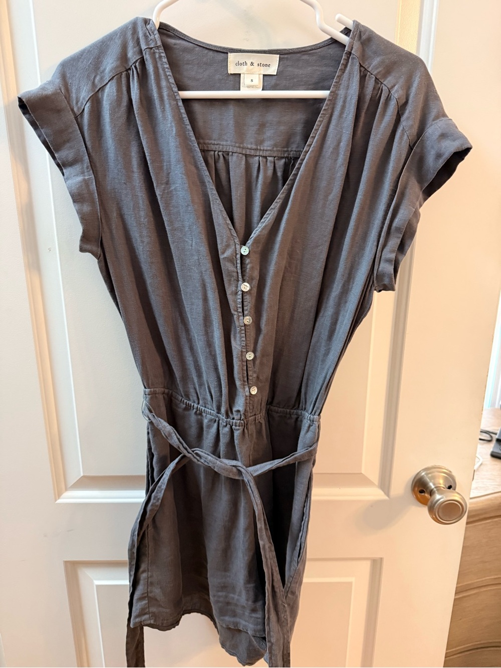 cloth & stone Gray V-Neck Button Front Tie-Waist Dress